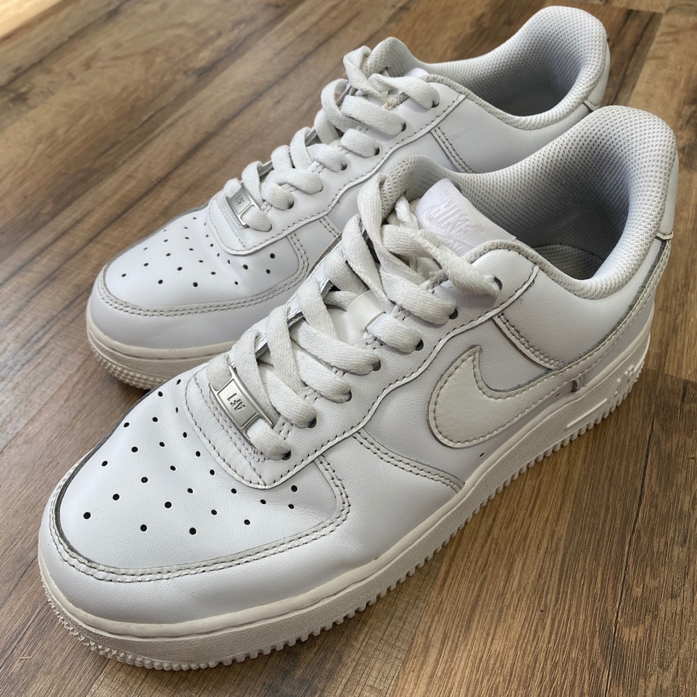 Nike Air Force 1 07 Low White Sneakers DD8959-100 Womans Size 7.5